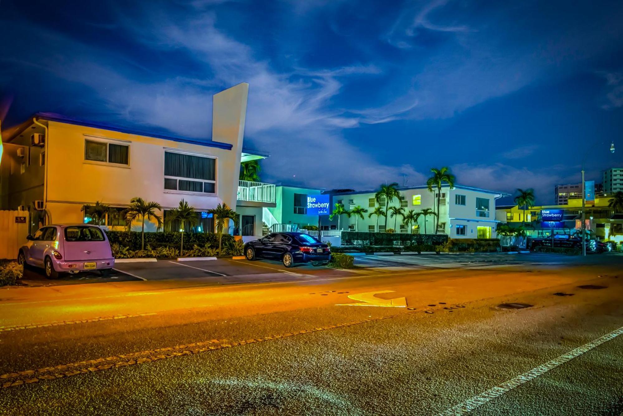 Blue Strawberry By The Sea Hotell Lauderdale-by-the-Sea Exteriör bild