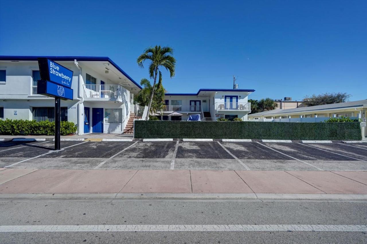 Blue Strawberry By The Sea Hotell Lauderdale-by-the-Sea Exteriör bild